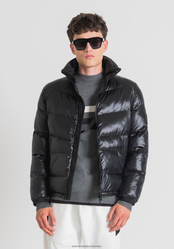ropa hombres negro 24JL2B15 Chaqueta regular fit con acolchado ecosostenible con efecto iridiscente Antony Morato