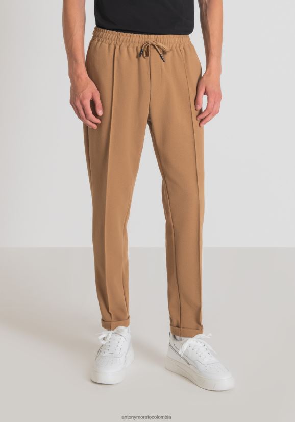 ropa hombres 2098 24JL2B255 Pantalones de chándal carrot fit en sarga de mezcla de algodón elástica con pliegues Antony Morato